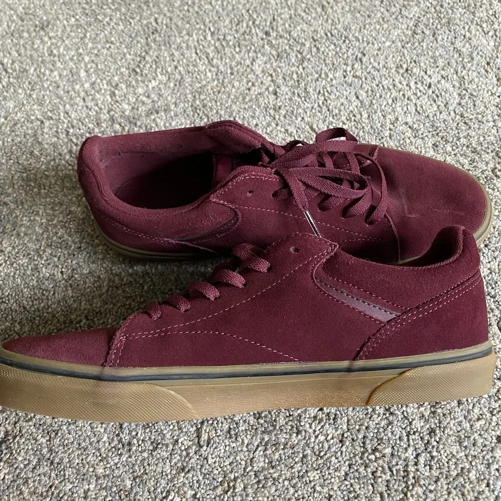 VANS Seldan Shoes Men Size 10 EU 43 Maroon Suede Low Top Skate Athletic